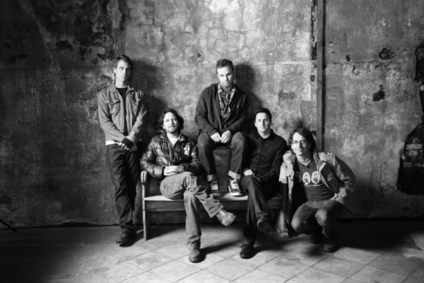 "morgen! wie wär's mit morgen. selbe uhrzeit, selber ort!" - Konzertbericht: Pearl Jam live in der o2 World Berlin 