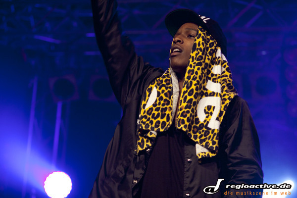 Mit Leopardenfell - Fotos: ASAP Rocky live beim Splash 2012 